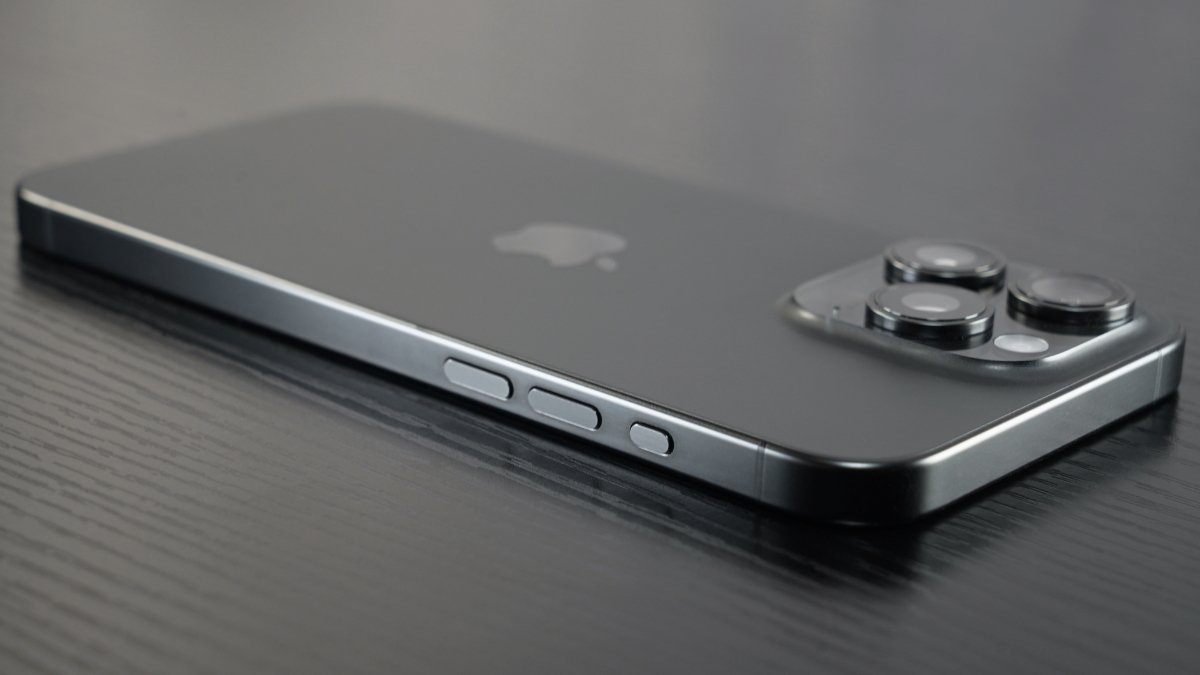 Most iPhone buyers prioritize need over new features in latest upgrades