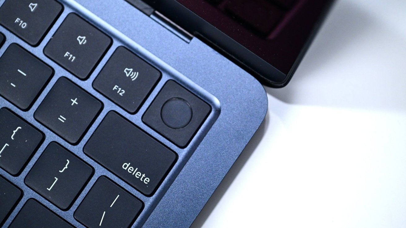 Apple pulls MacBook component supplier shipments over quality issues