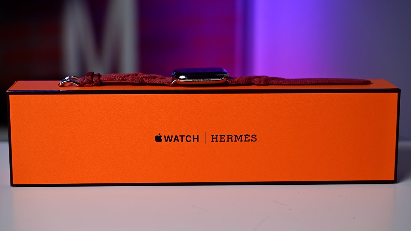 Hands on – luxe Hermes Apple Watch Series 10 in silver titanium