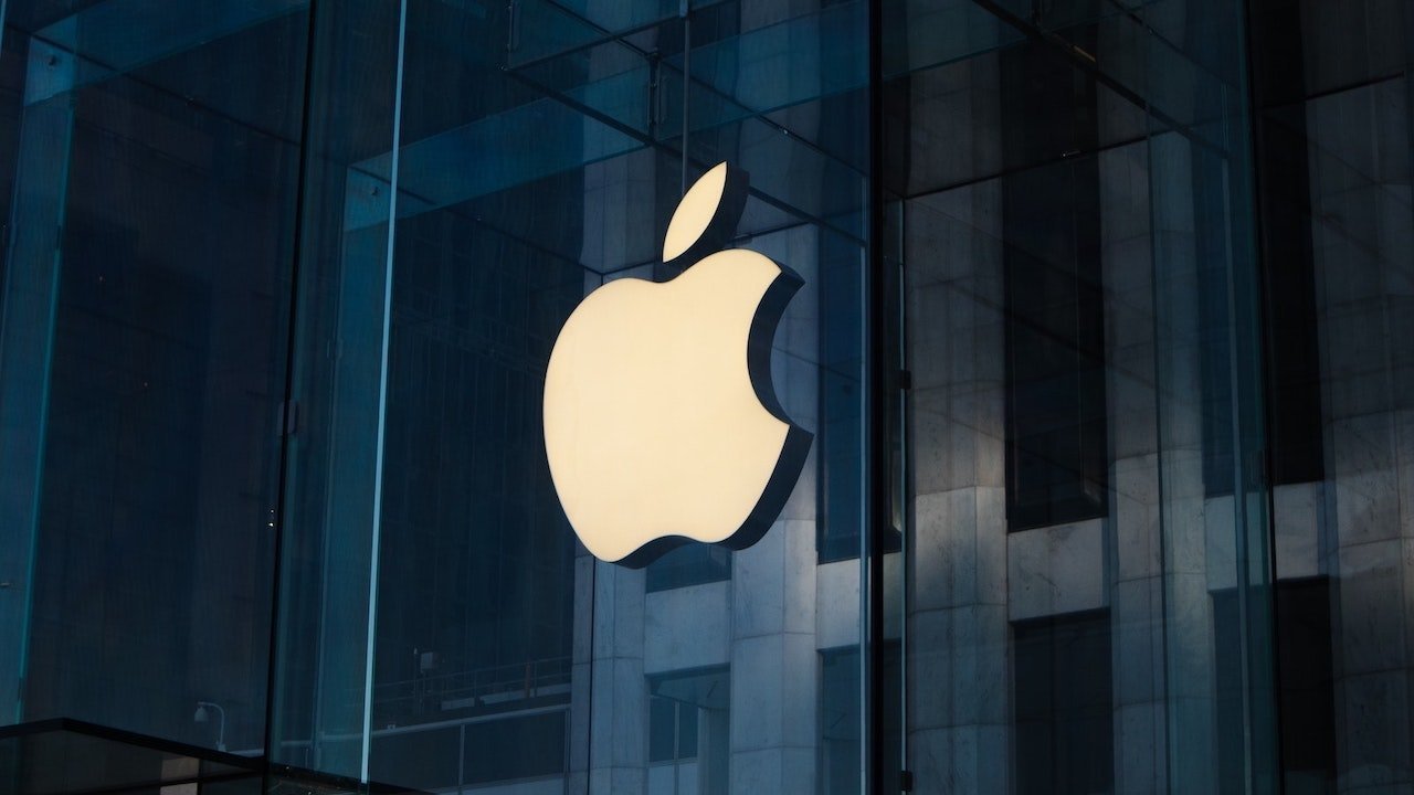 NLRB accuses Apple of illegally restricting workers’ social media use